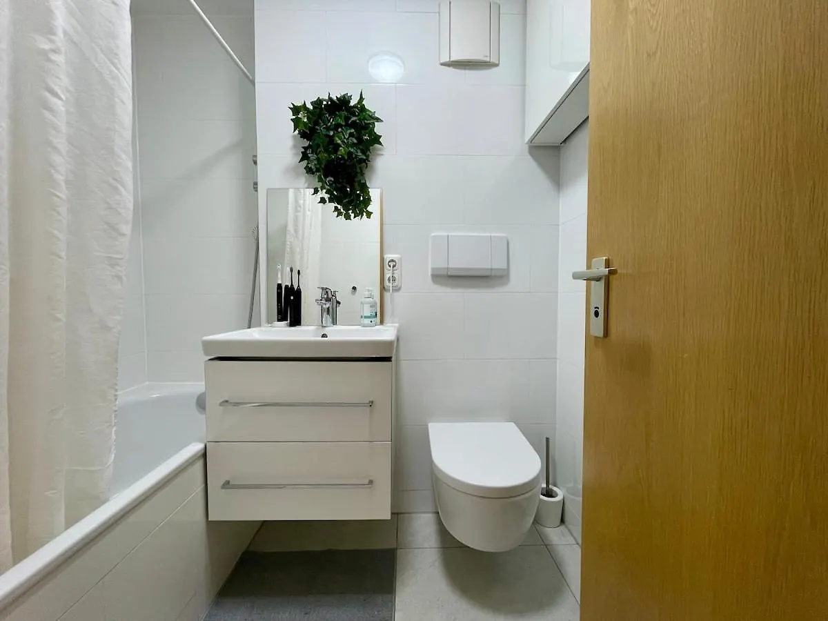 Cozy, Well Located Room München Apartment